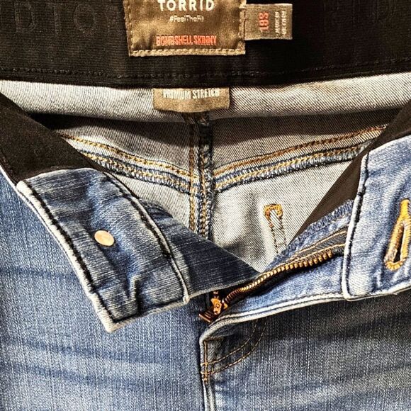 TORRID Bombshell Skinny distructed Plus Size Skinny Jeans SIZE 18 Short Length. - Picture 7 of 16